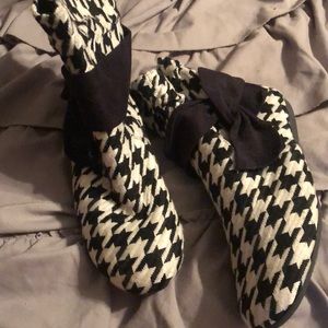 Super Cute Houndstooth booties